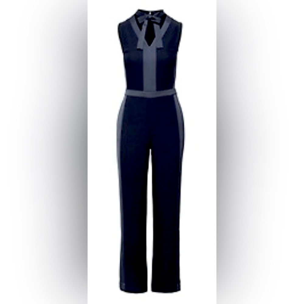 Banana Republic black Sleeveless Jumpsuit in Size 12